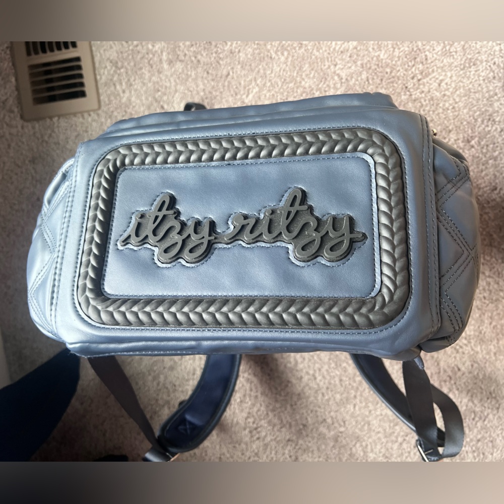 Itzy Ritzy Moonstone Boss Plus diaper bag - Picture 5 of 7